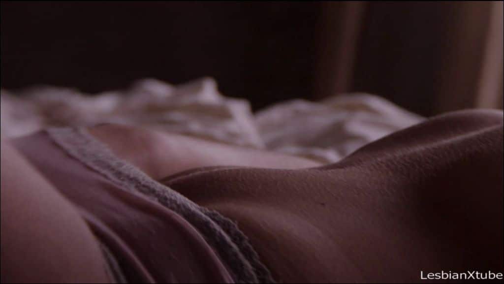 Lili Simmons masturbation scene